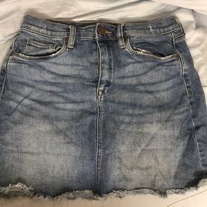 I am selling a BLANKNYC Denim Skirt that’s frayed.